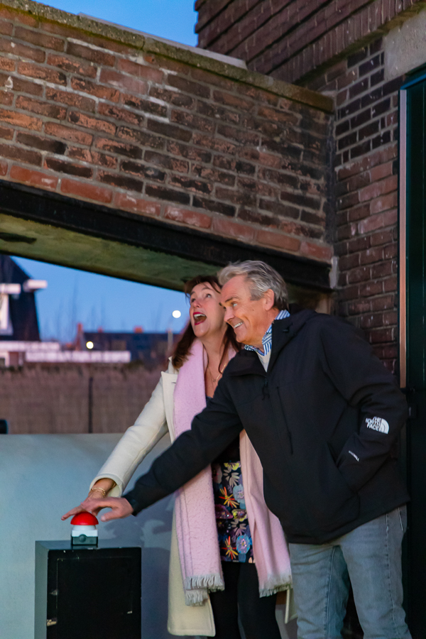 Officieel aanlichten Schoorsteen Ketelhuis Rijsenhout door wethouder Marja Ruigrok en Willem v. Iterson Stadsherstel
(c) Violet Johan fotografie